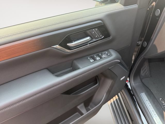Used 2026 GMC Yukon XL Denali w/ Sun & Power Step Package AWD/4WD image 10