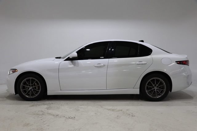 Used 2019 Alfa Romeo Giulia AWD w/ Cold Weather Package image 4