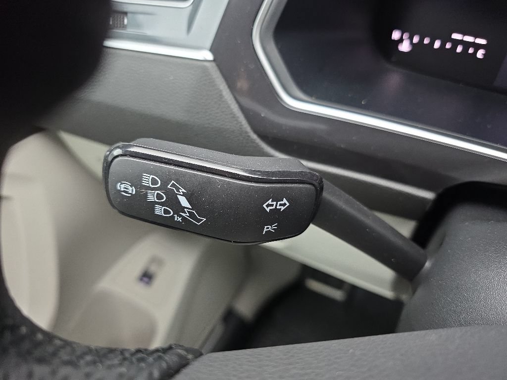 Used 2024 Volkswagen Tiguan SE R-Line AWD/4WD image 28