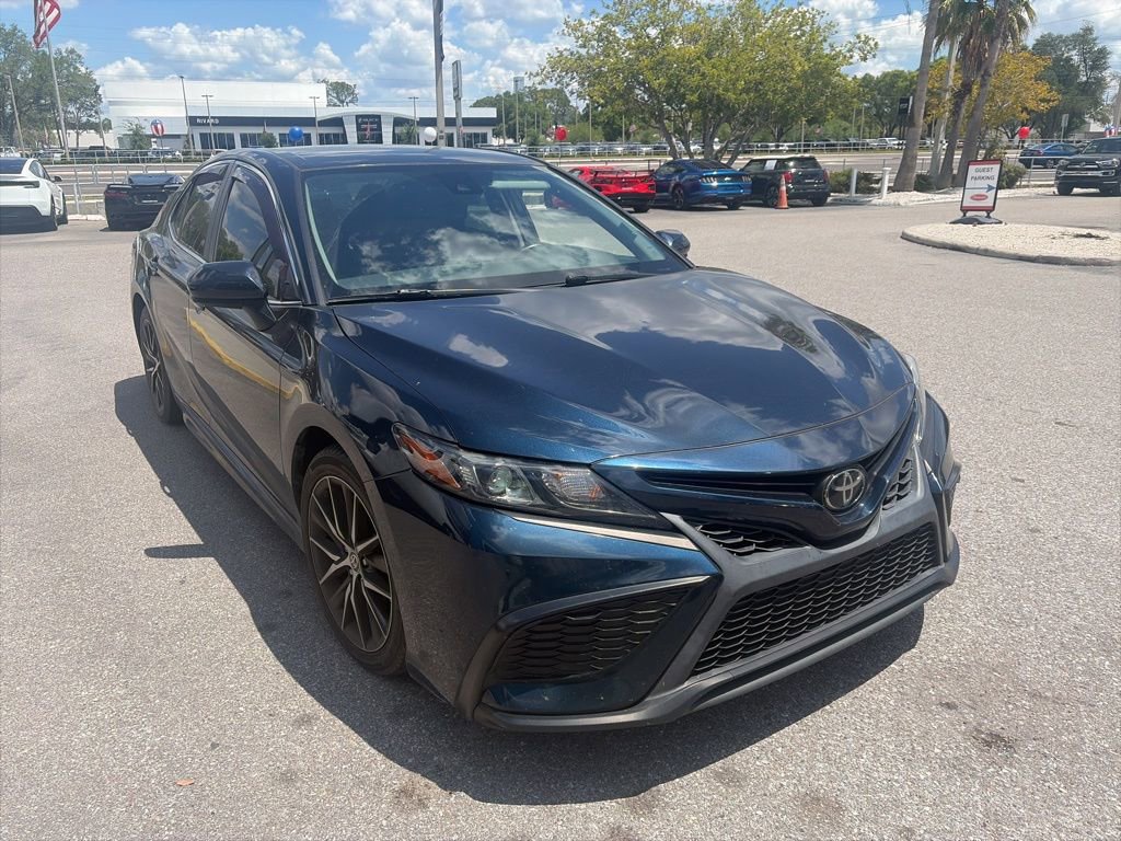 Used 2021 Toyota Camry SE FWD image 3