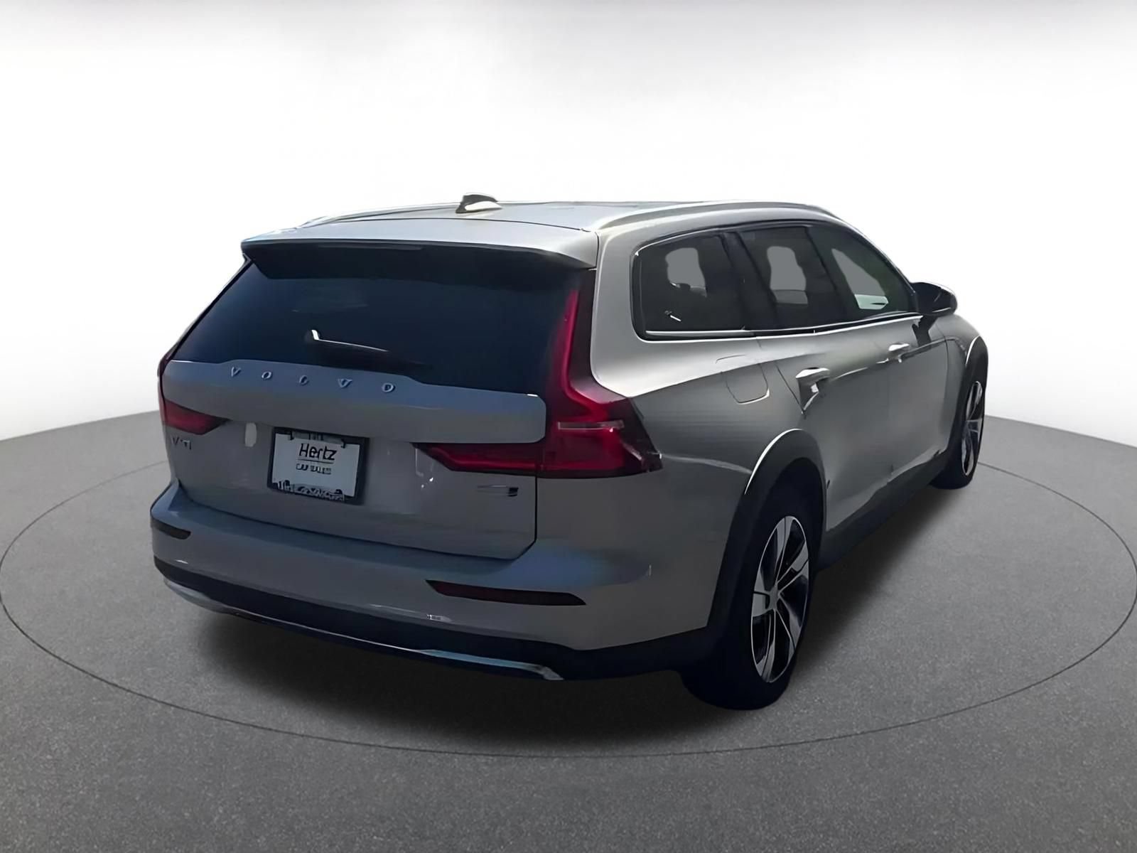 Used 2025 Volvo V60 B5 Cross Country Plus AWD/4WD image 13