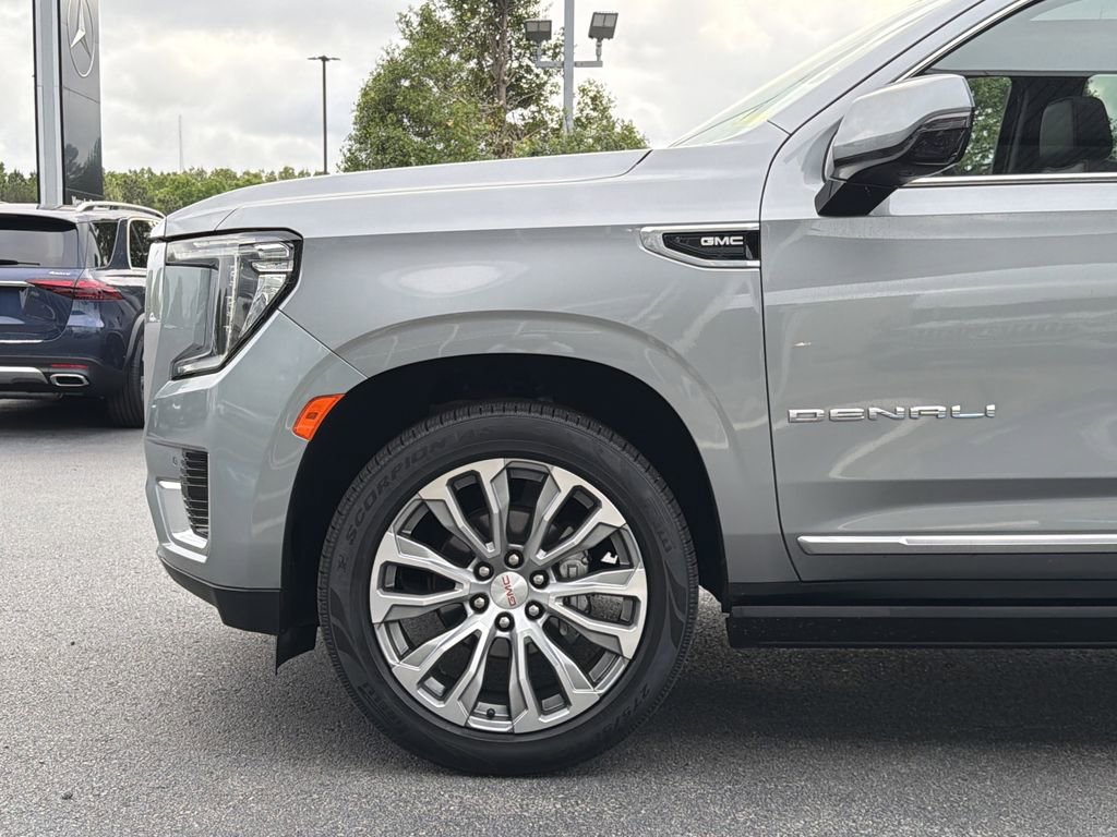 Used 2023 GMC Yukon Denali RWD image 9