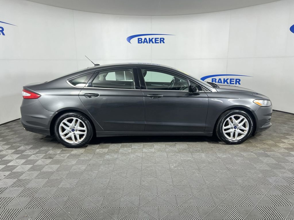 Used 2015 Ford Fusion SE image 9