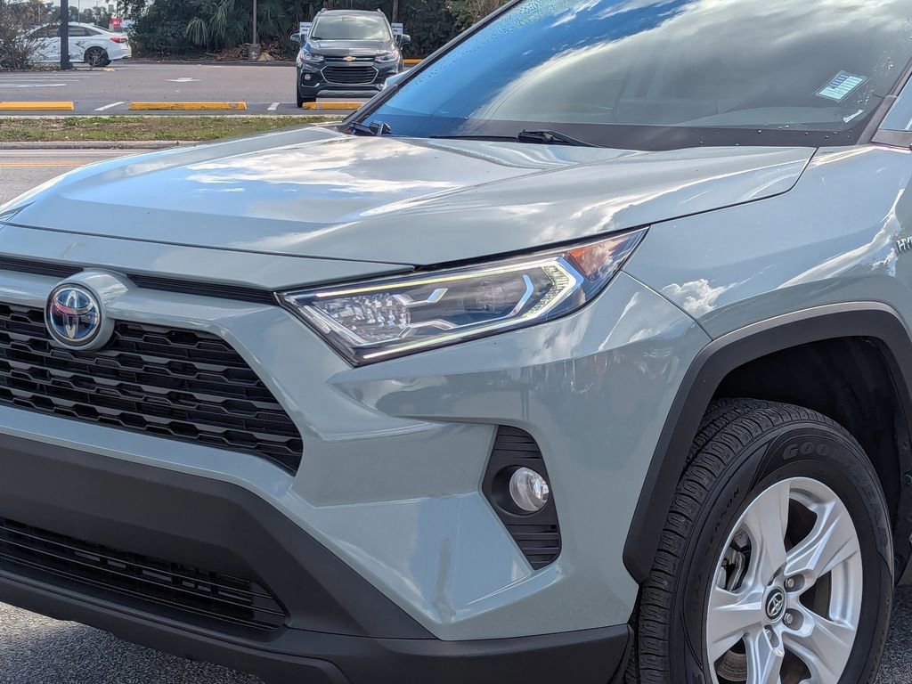 Used 2020 Toyota RAV4 XLE image 5
