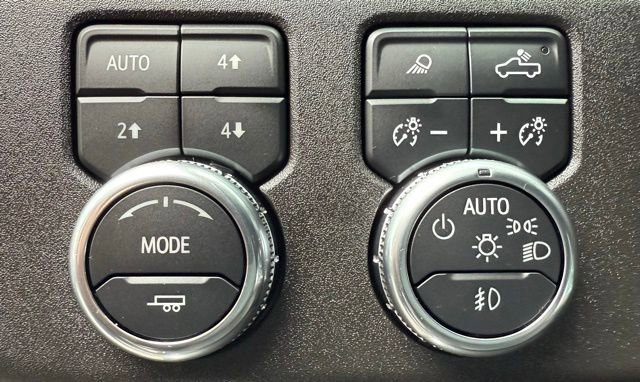 Used 2023 Chevrolet Silverado 1500 LT AWD/4WD image 25