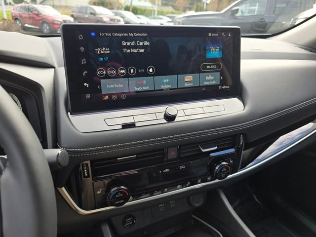 Used 2025 Nissan Rogue SL w/ Tech Package image 33