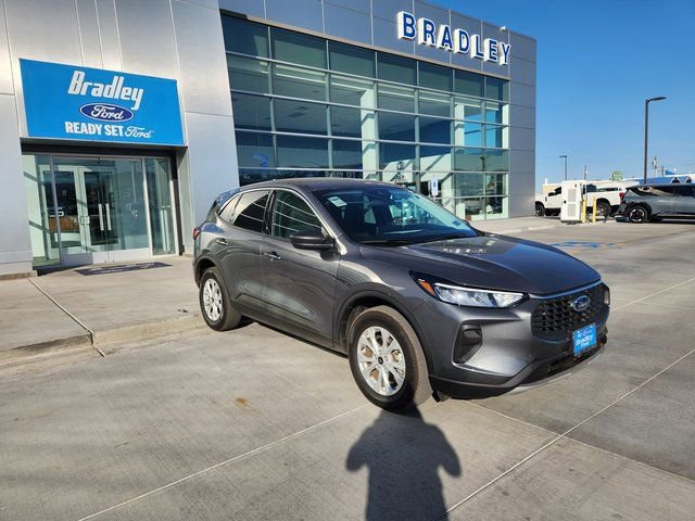 Used 2024 Ford Escape Active w/ Tech Pack #1 AWD/4WD image 3