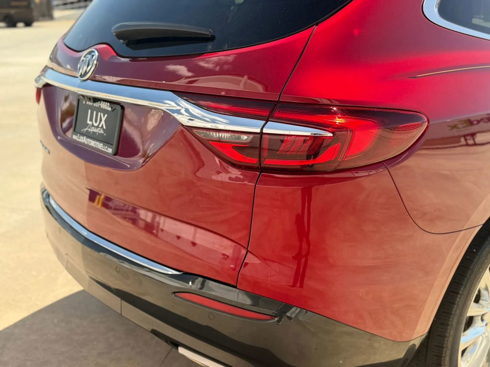 Used 2020 Buick Enclave Essence w/ Sound and Sites Package FWD image 8