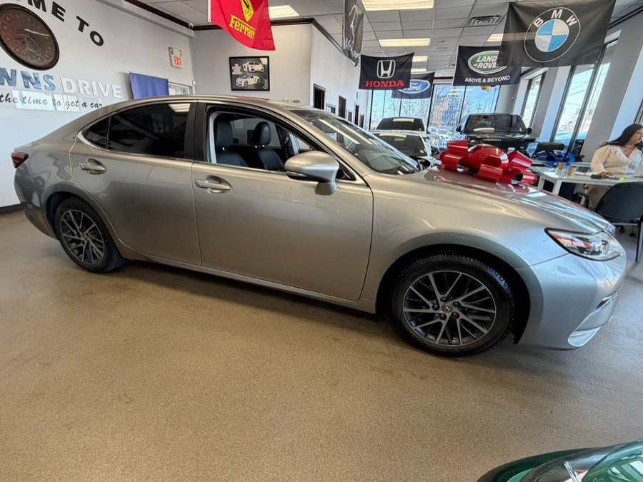 Used 2016 Lexus ES 350 w/ Luxury Package w/Wood Trim FWD image 19