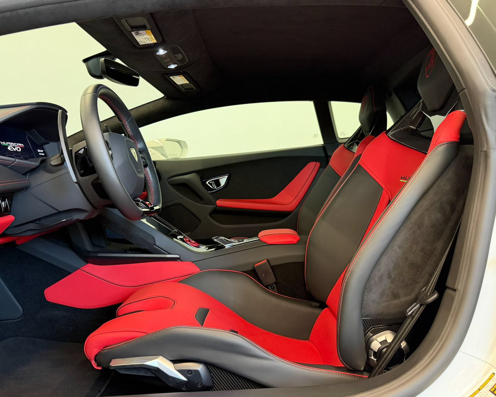 Used 2022 Lamborghini Huracan EVO RWD image 14