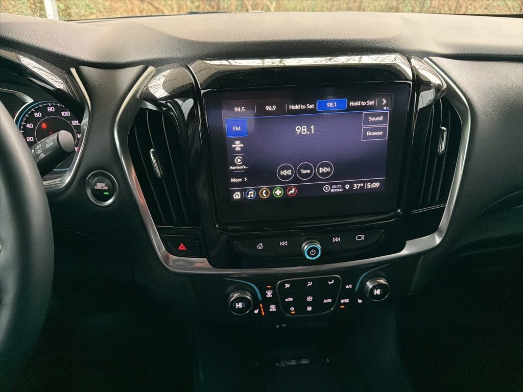 Used 2023 Chevrolet Traverse LT image 10