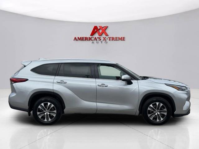 Used 2021 Toyota Highlander XLE AWD/4WD image 6