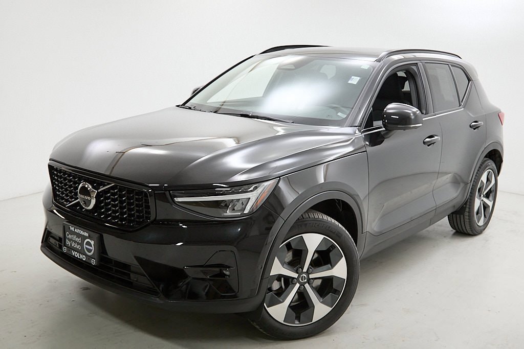 Certified 2024 Volvo XC40 B5 Plus w/ Climate Package image 2
