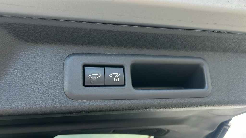 Used 2024 Toyota Sequoia Platinum AWD/4WD image 25