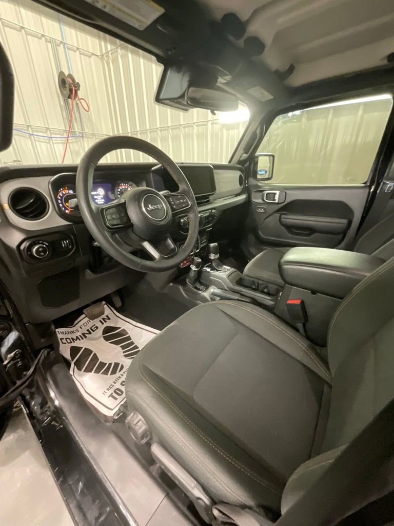 Used 2024 Jeep Gladiator Willys image 9