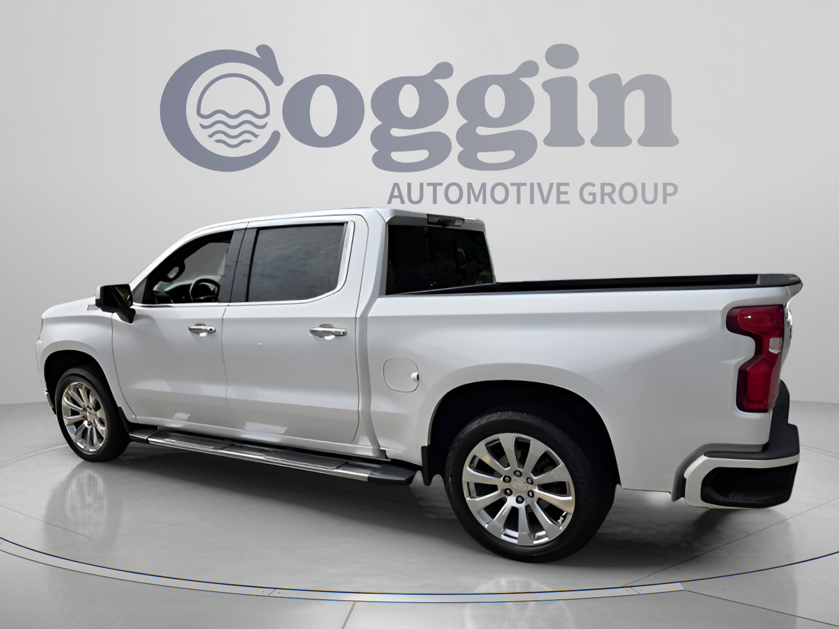 Certified 2021 Chevrolet Silverado 1500 High Country w/ Technology Package AWD/4WD image 3