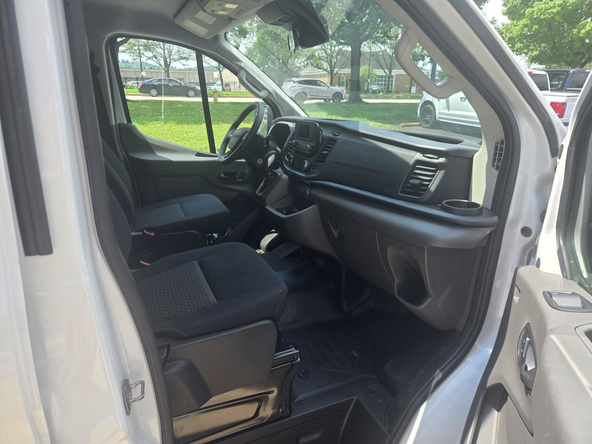 Used 2024 Ford Transit 250 Low Roof w/ Exterior Upgrade Package RWD image 5
