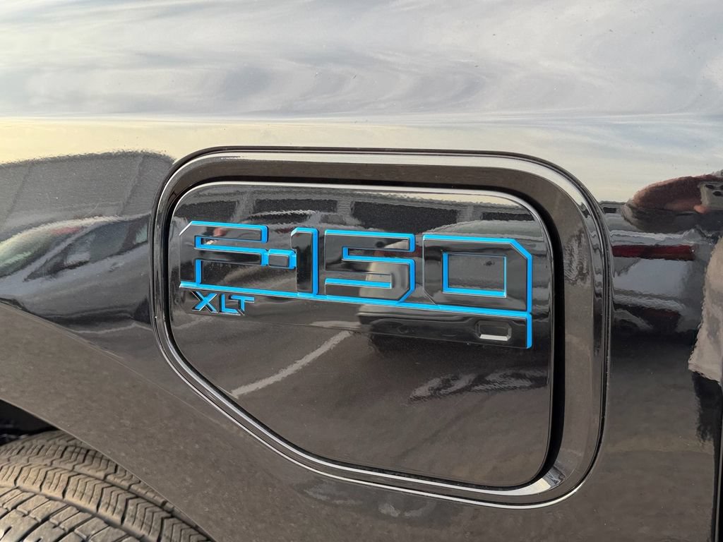 Used 2025 Ford F150 Lightning XLT AWD/4WD image 10