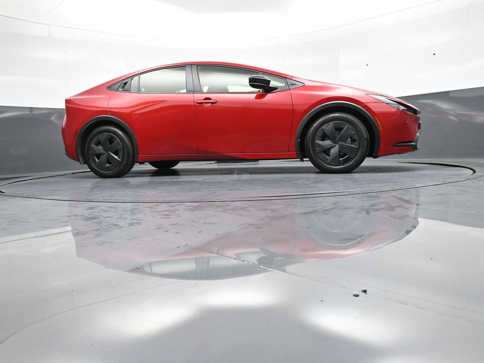 Used 2026 Toyota Prius LE FWD image 27