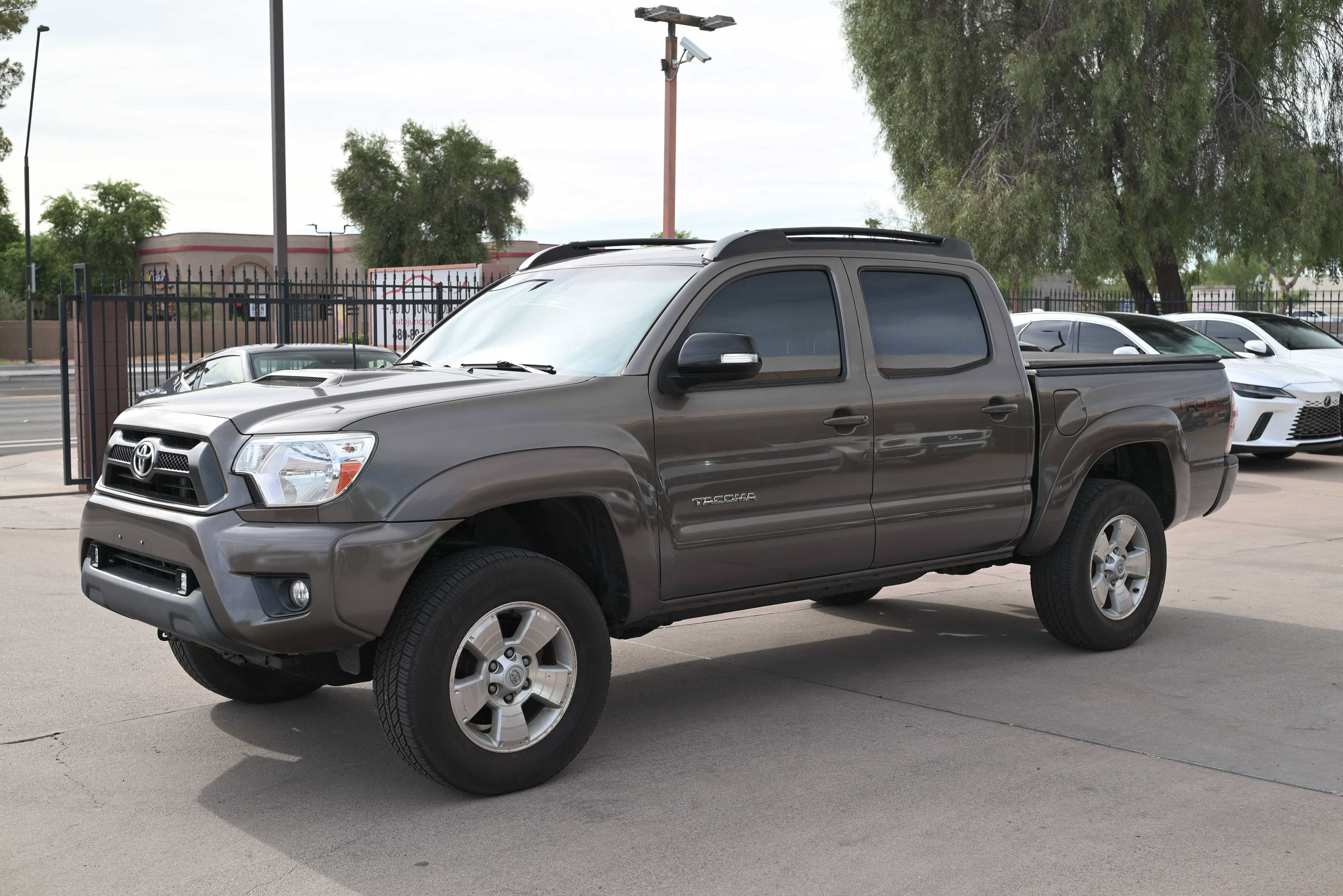 Used 2014 Toyota Tacoma 4x4 Double Cab w/ TRD Sport Package image 9