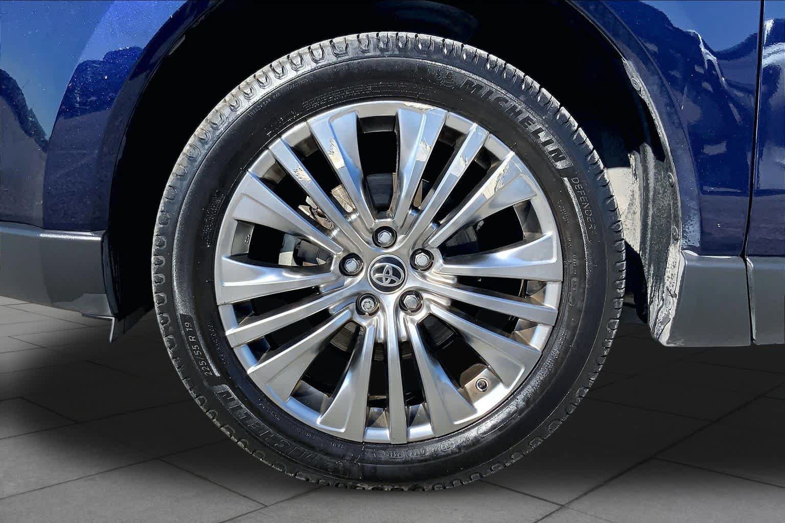 Used 2021 Toyota Venza Limited AWD/4WD image 11
