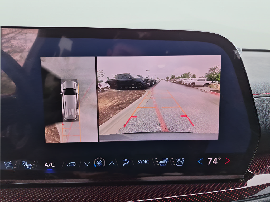 Used 2024 Chevrolet Traverse RS AWD/4WD image 28