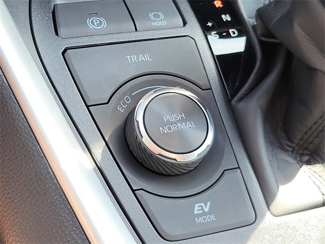 Used 2025 Toyota RAV4 XLE image 30