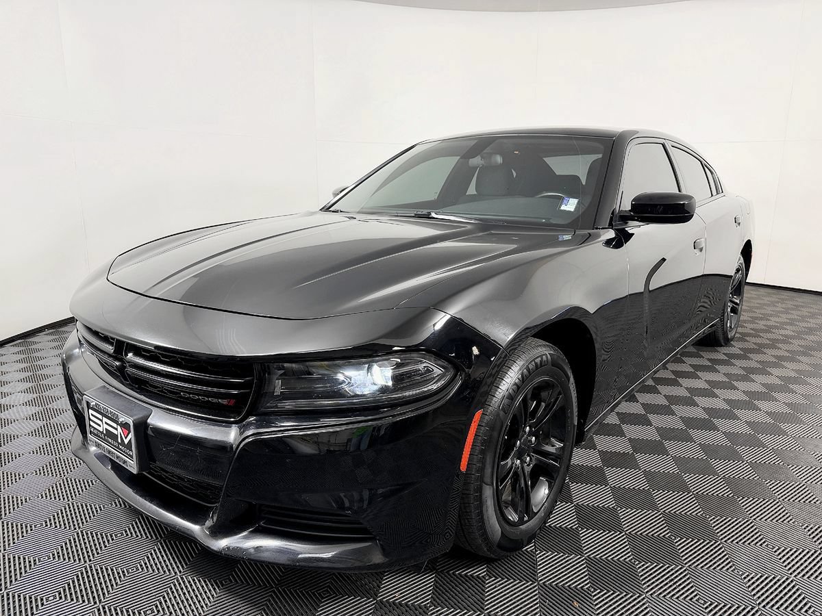 Used 2023 Dodge Charger SXT RWD image 2