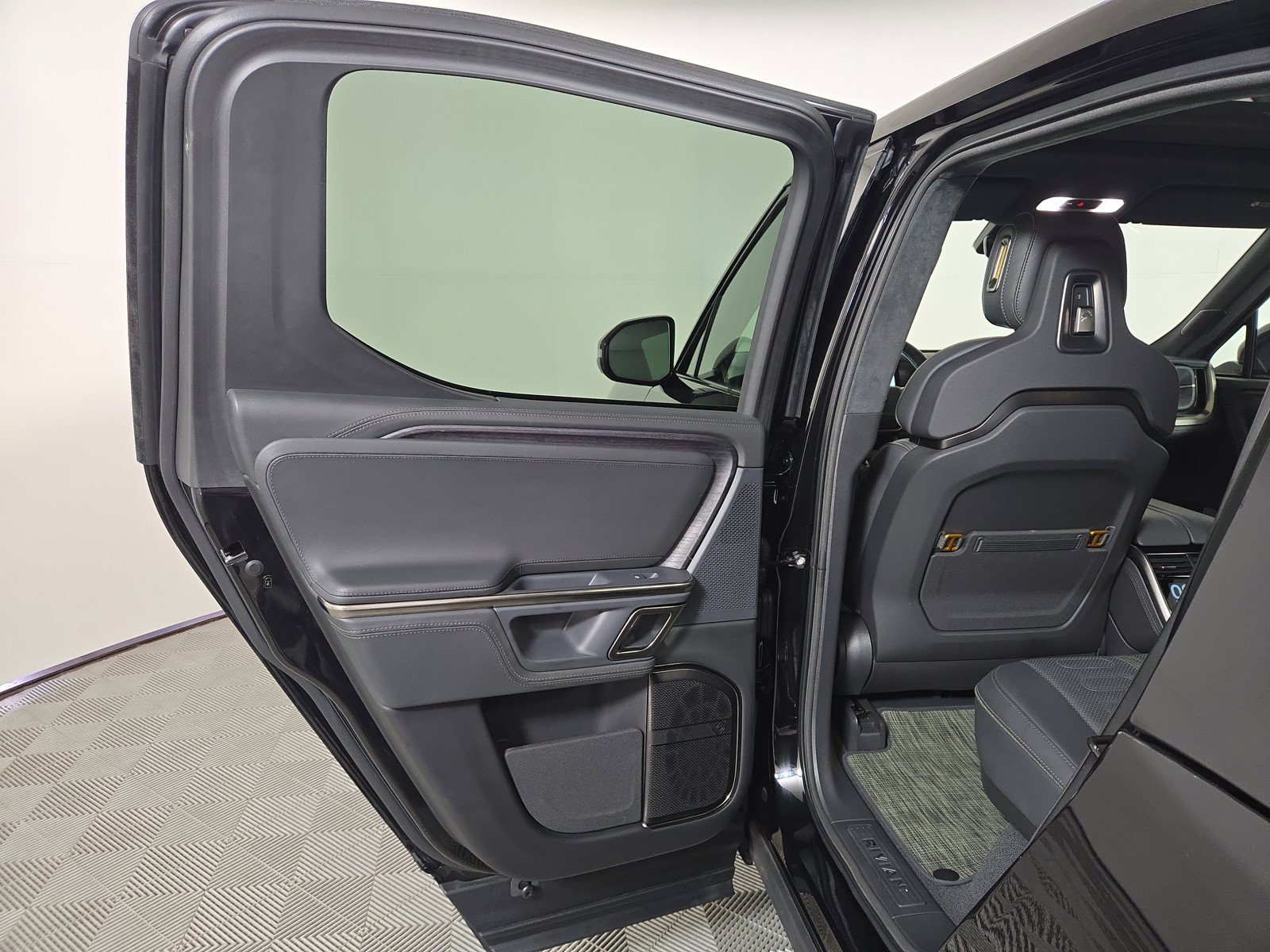 Used 2024 Rivian R1T Adventure AWD/4WD image 17