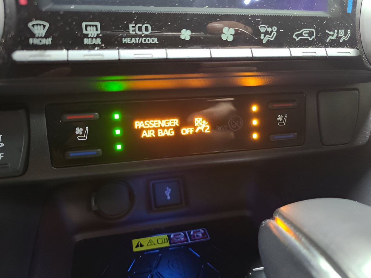 Used 2022 Toyota RAV4 Limited AWD/4WD image 35