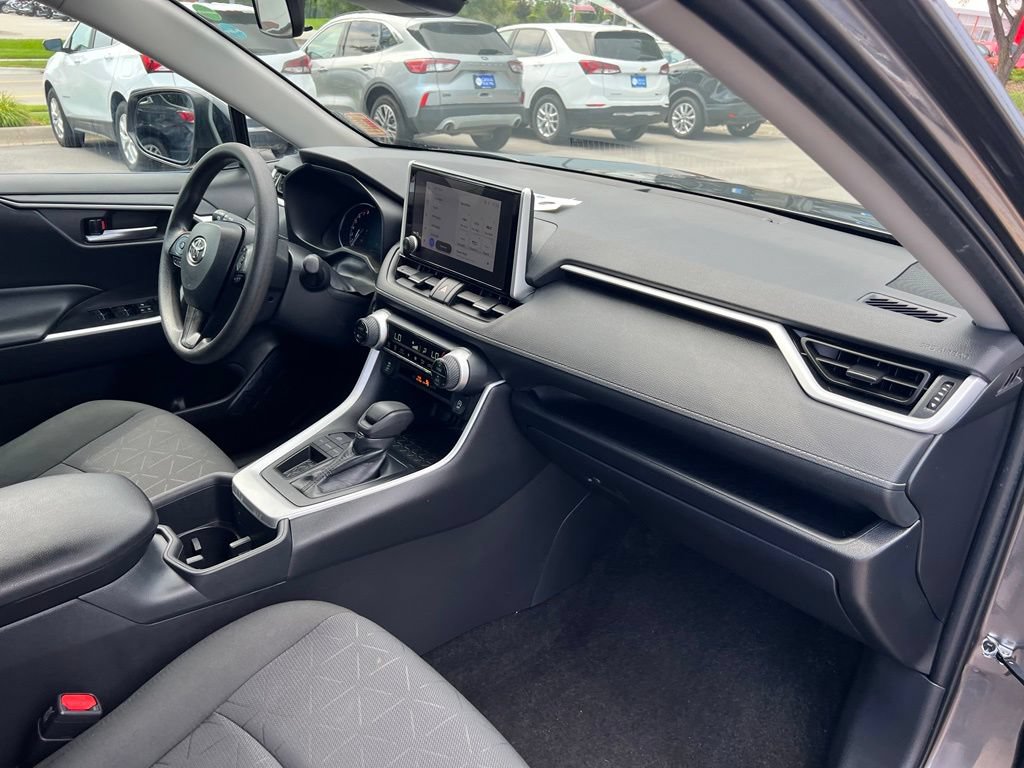 Used 2025 Toyota RAV4 XLE FWD image 27