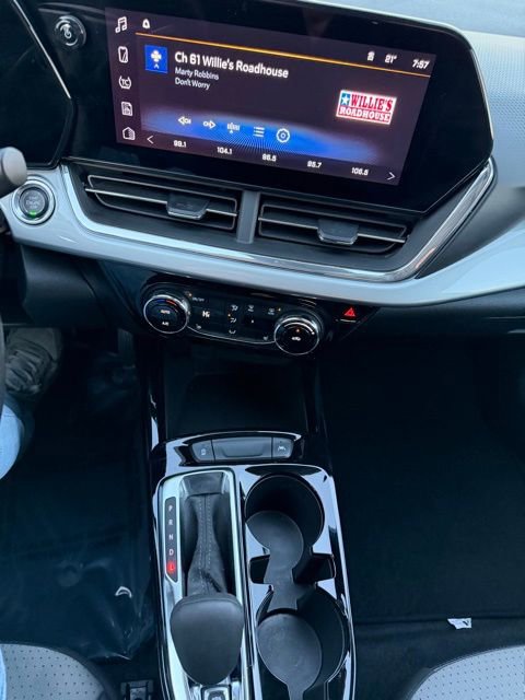 Used 2025 Chevrolet Trax LT w/ LT Convenience Package image 31