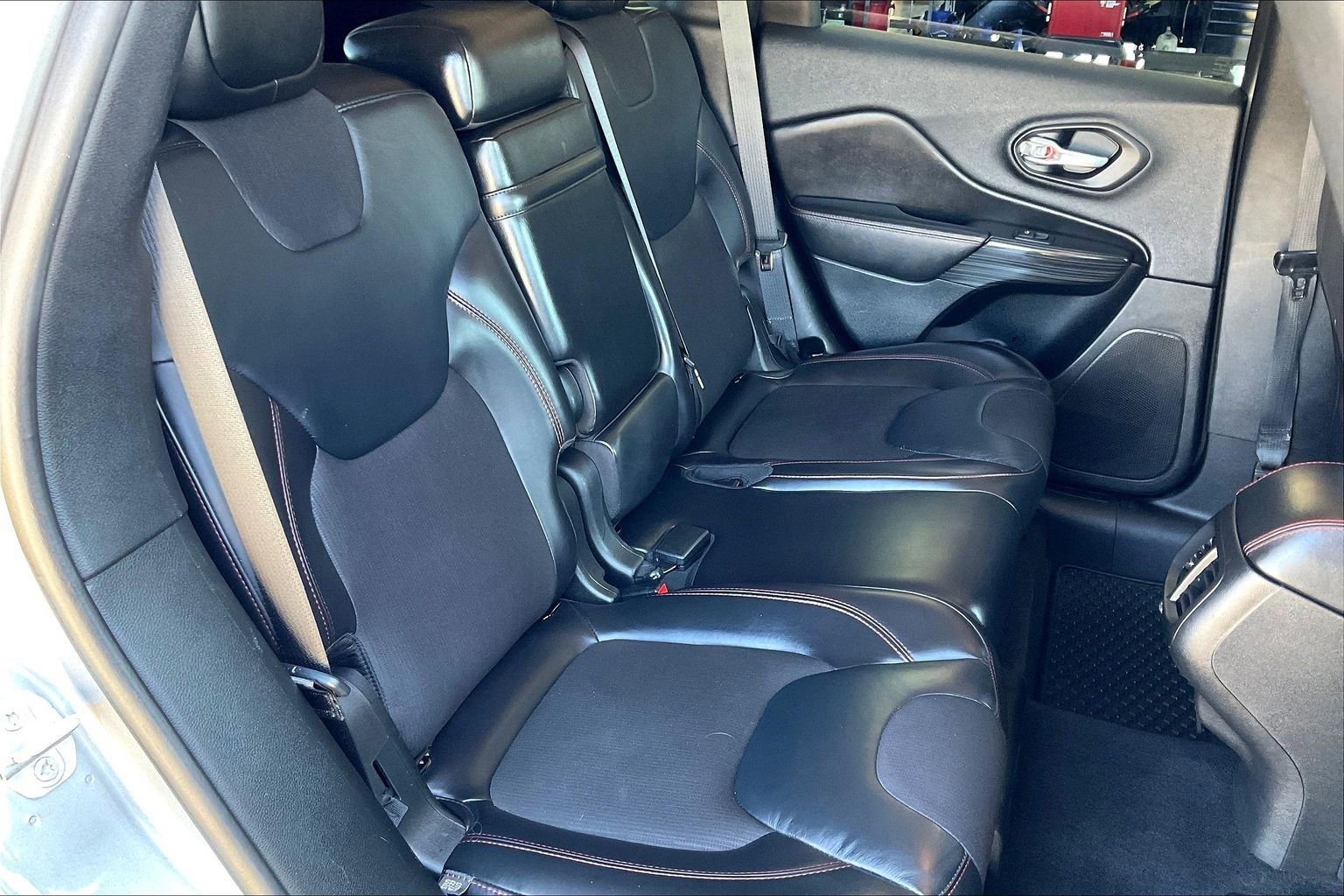 Used 2016 Jeep Cherokee Trailhawk image 18