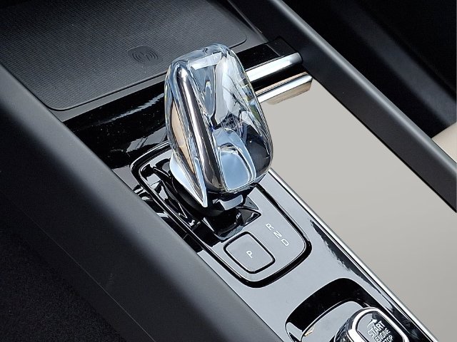 New 2026 Volvo XC60 B5 Plus w/ Protection Package Premier AWD/4WD image 7