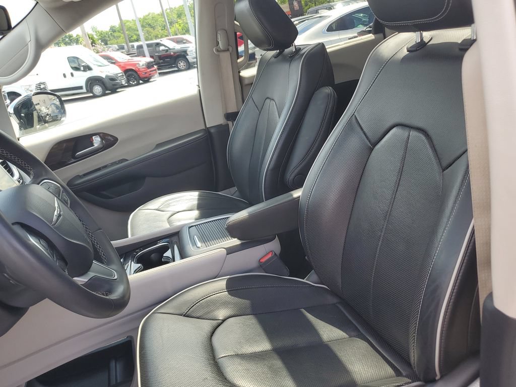 Certified 2023 Chrysler Pacifica Limited FWD image 18