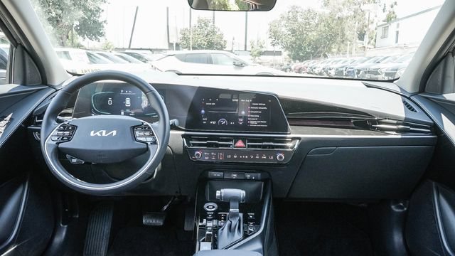 Used 2025 Kia Niro EX FWD image 15