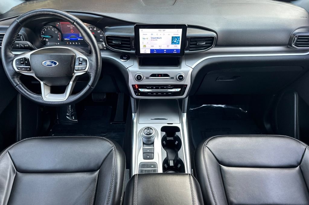 Certified 2022 Ford Explorer XLT w/ Equipment Group 202A image 5