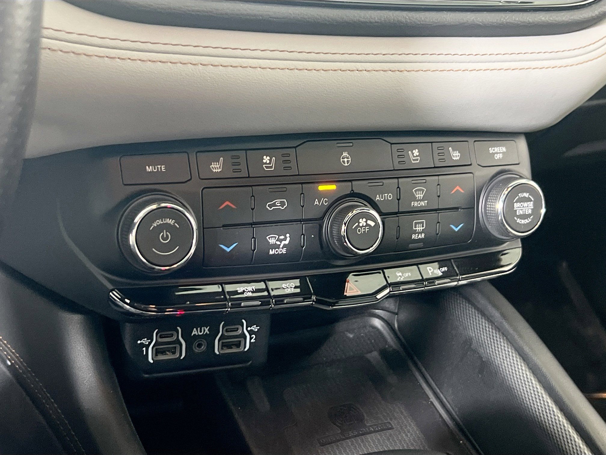 Used 2022 Dodge Durango R/T w/ Blacktop Package image 16