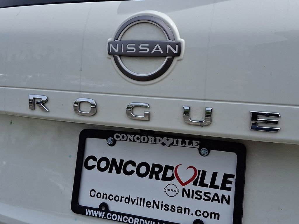 Used 2023 Nissan Rogue S AWD/4WD image 28
