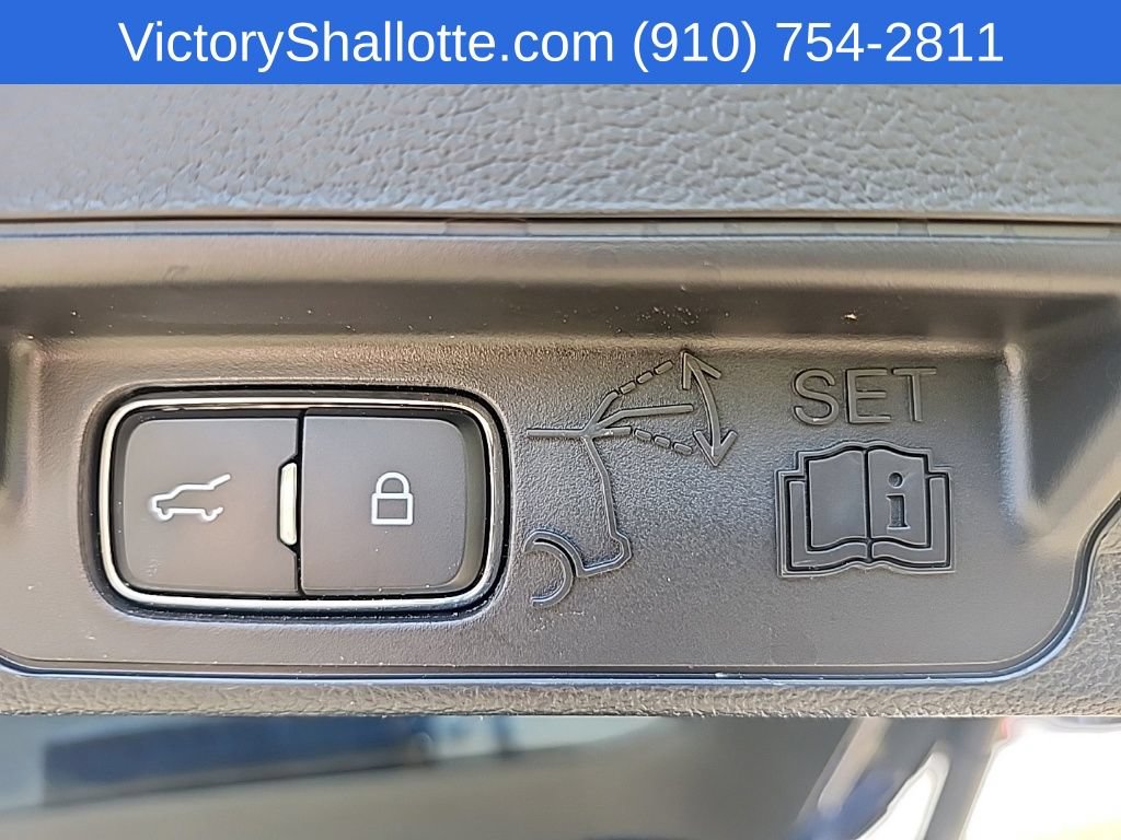 Used 2023 Ford Explorer XLT RWD image 30