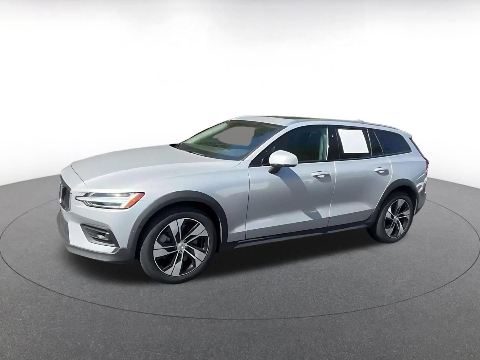 Used 2025 Volvo V60 B5 Cross Country Plus AWD/4WD image 7