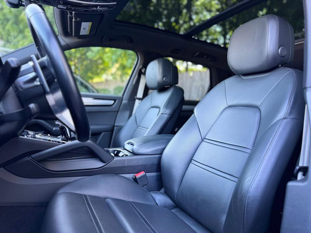 Used 2023 Porsche Cayenne Platinum Edition AWD/4WD image 18