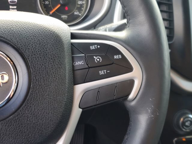 Used 2015 Jeep Cherokee Trailhawk w/ Comfort/Convenience Group AWD/4WD image 24