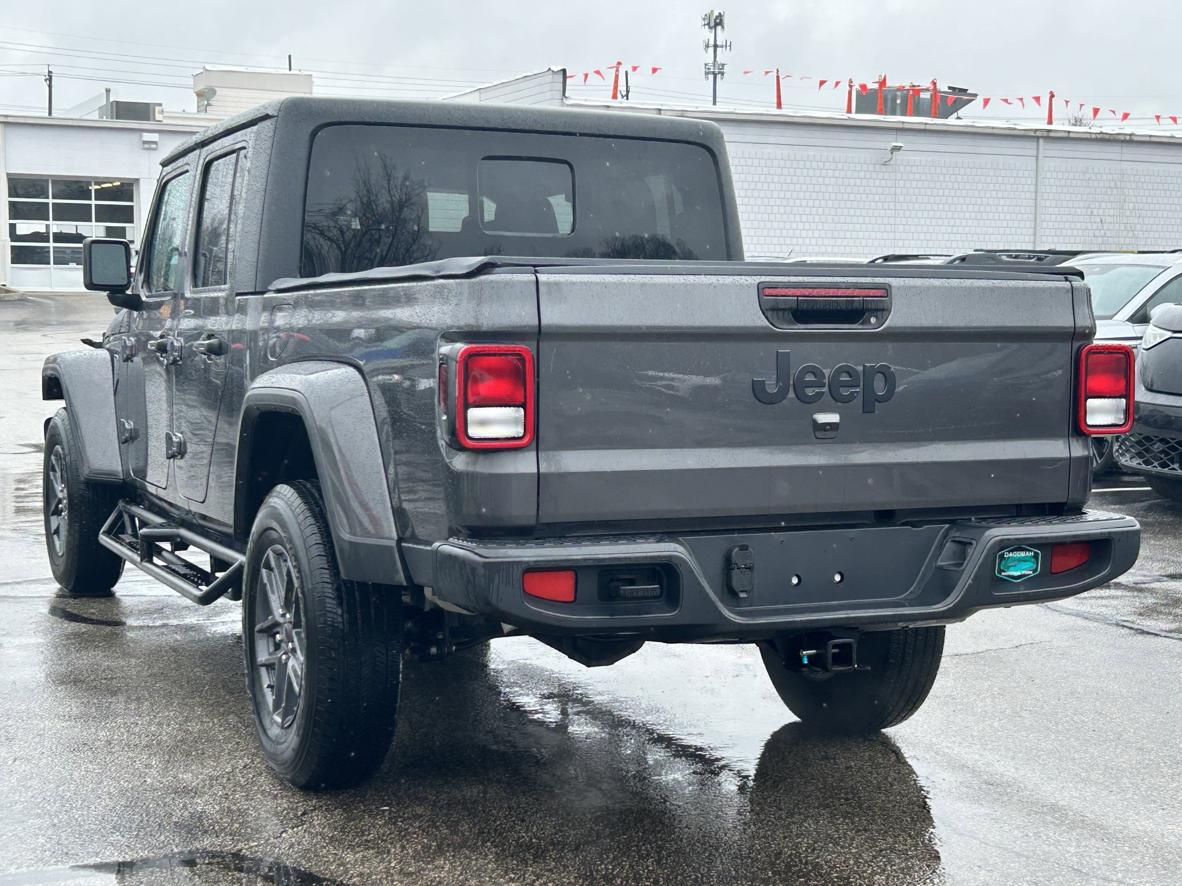 Used 2024 Jeep Gladiator Sport image 5