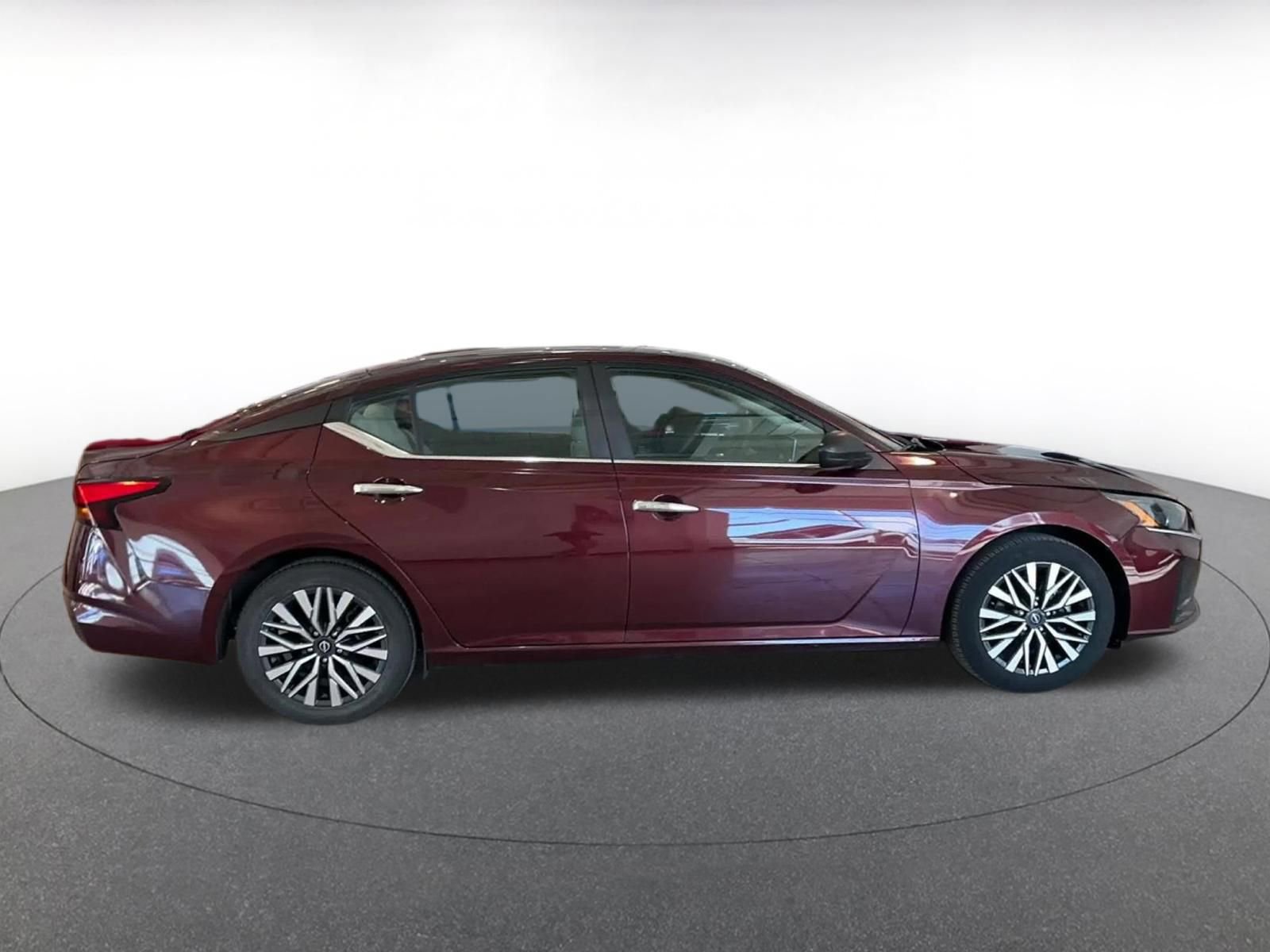 Used 2025 Nissan Altima 2.5 SV image 16