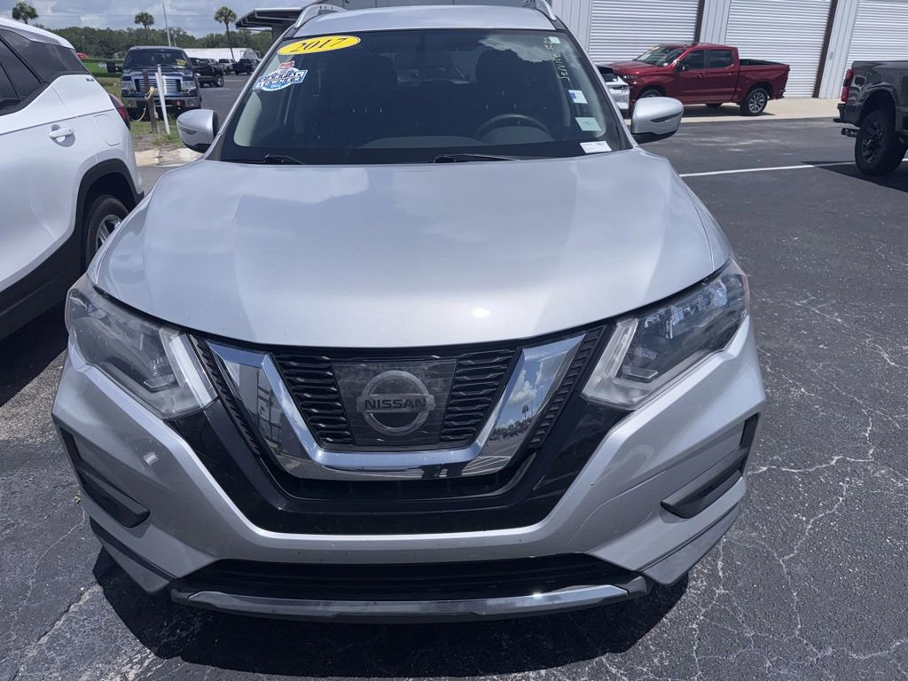 Used 2017 Nissan Rogue SV AWD/4WD image 1