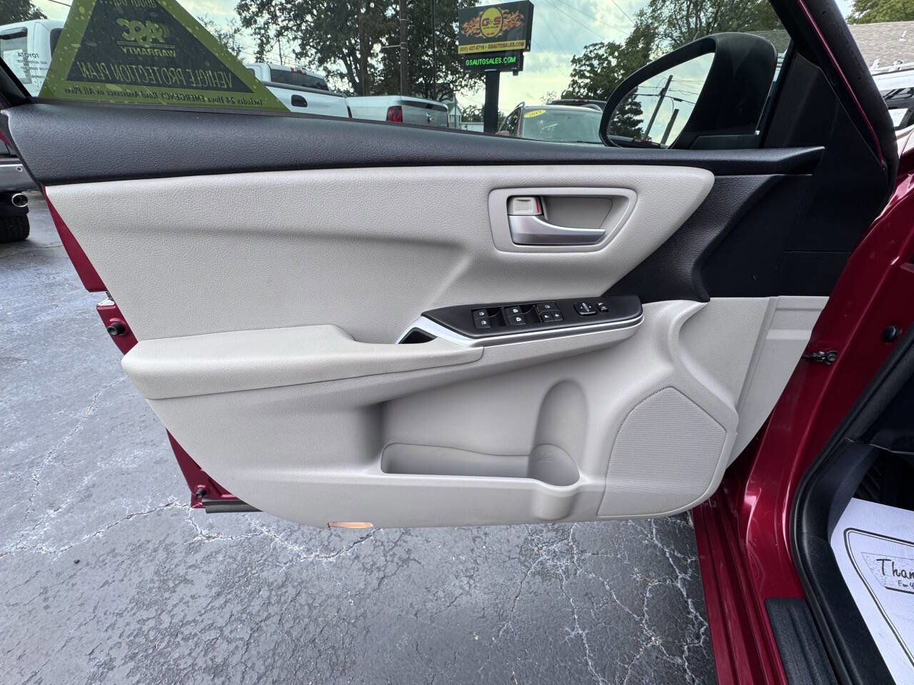 Used 2017 Toyota Camry SE image 15
