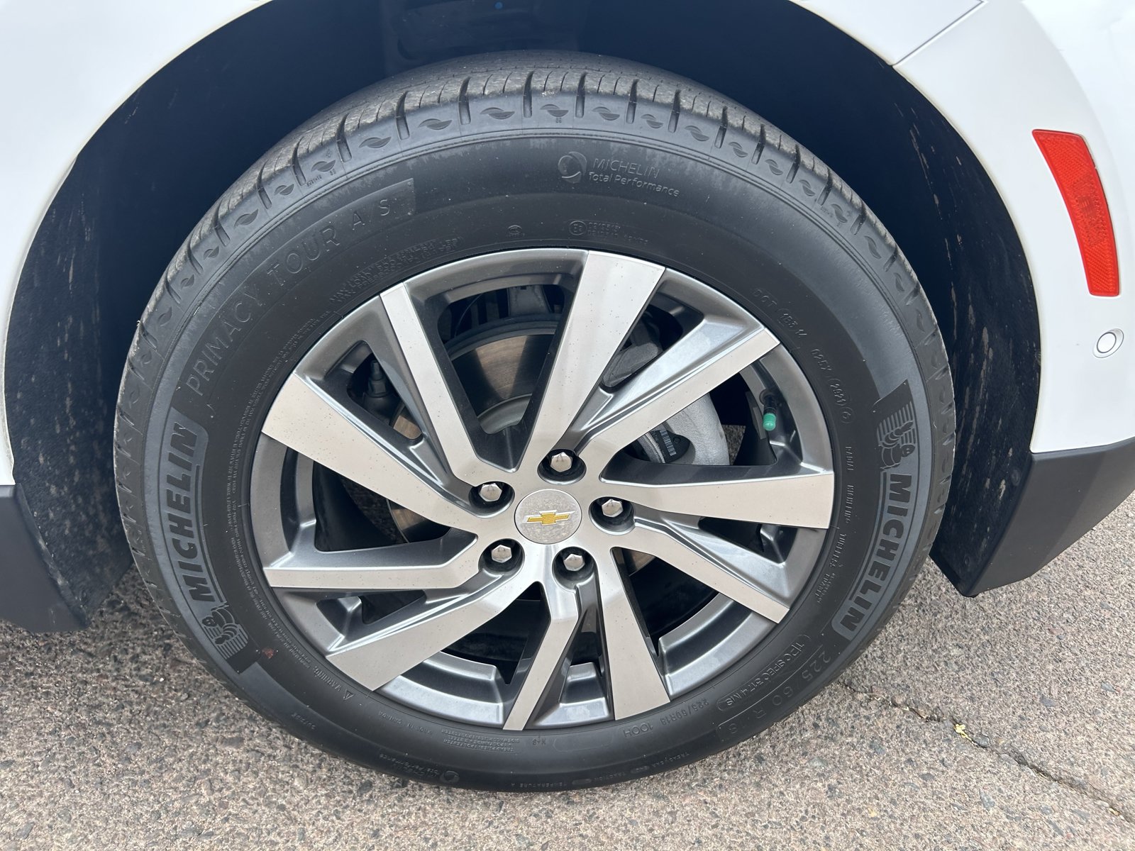 Used 2022 Chevrolet Equinox Premier FWD image 9