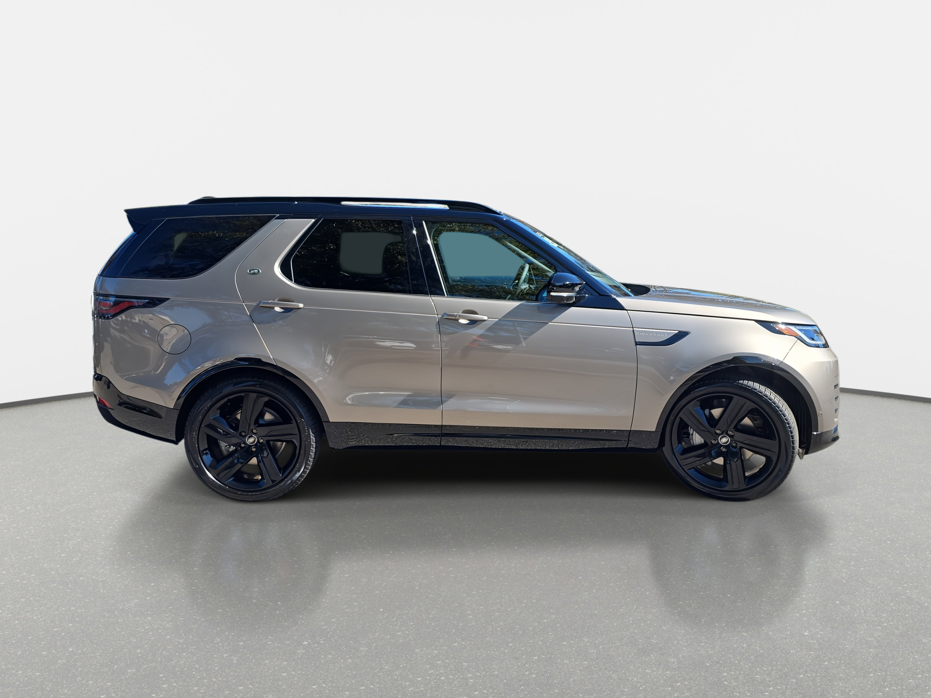 New 2026 Land Rover Discovery Dynamic SE image 4