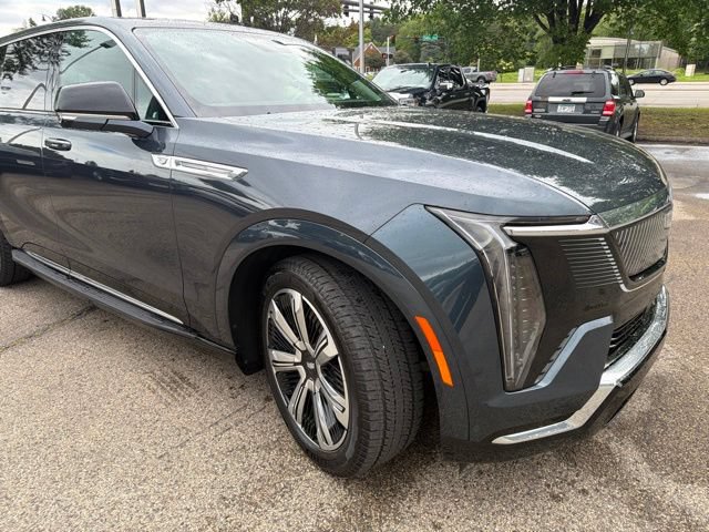 Used 2025 Cadillac Escalade IQ Luxury 2 w/ LPO, Premium Carpet Package AWD/4WD image 8
